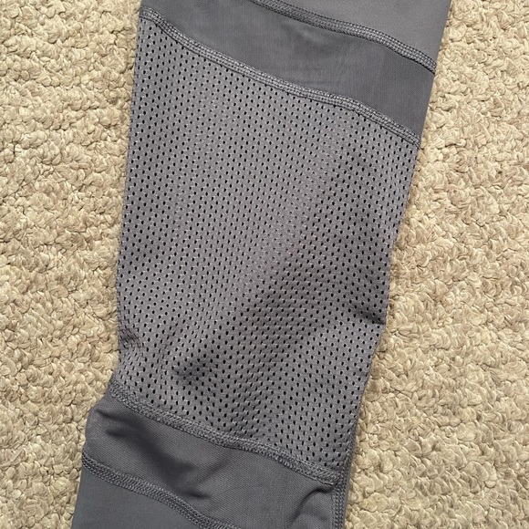 90 Degree by Reflex Gray Crop Leggings - Picture 3 of 5